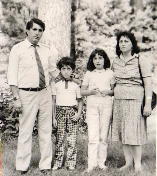 Պատկեր:Helbik- yntaniq1.jpg